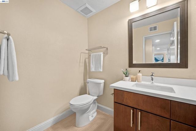 701 Ironwood Rd, Alameda, CA 94502