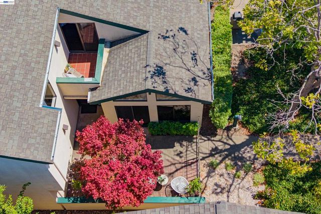 701 Ironwood Rd, Alameda, CA 94502