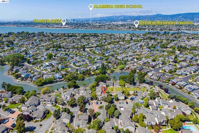 701 Ironwood Rd, Alameda, CA 94502