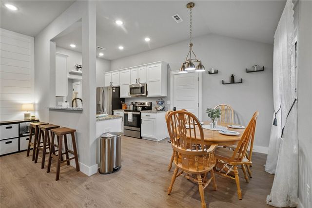 6 Washington Lane, Bella Vista, AR 72715