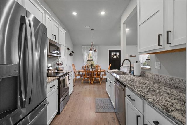6 Washington Lane, Bella Vista, AR 72715