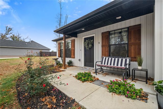 6 Washington Lane, Bella Vista, AR 72715