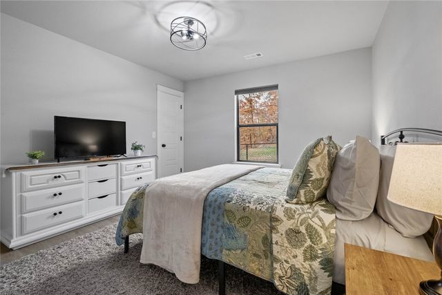 6 Washington Lane, Bella Vista, AR 72715