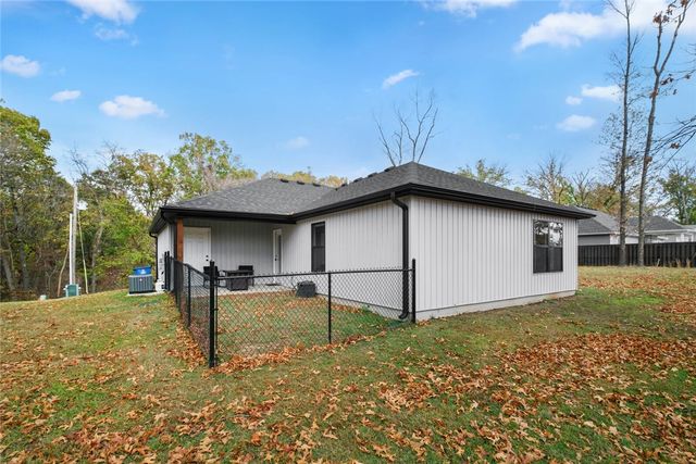 6 Washington Lane, Bella Vista, AR 72715