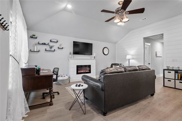 6 Washington Lane, Bella Vista, AR 72715