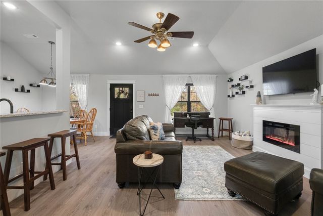 6 Washington Lane, Bella Vista, AR 72715