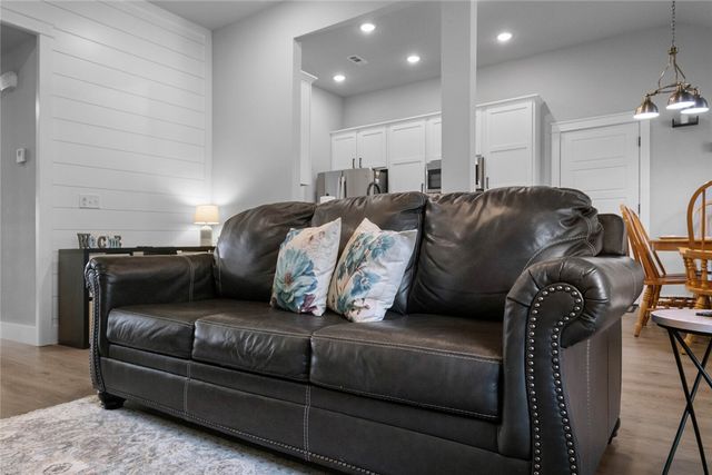 6 Washington Lane, Bella Vista, AR 72715