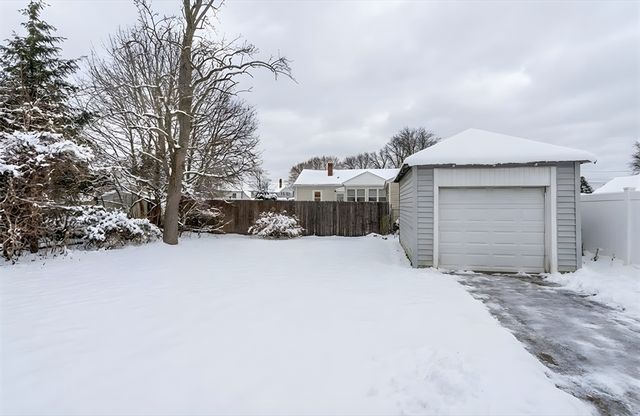 70 Whittier Rd, Pawtucket, RI 02861