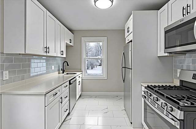 70 Whittier Rd, Pawtucket, RI 02861