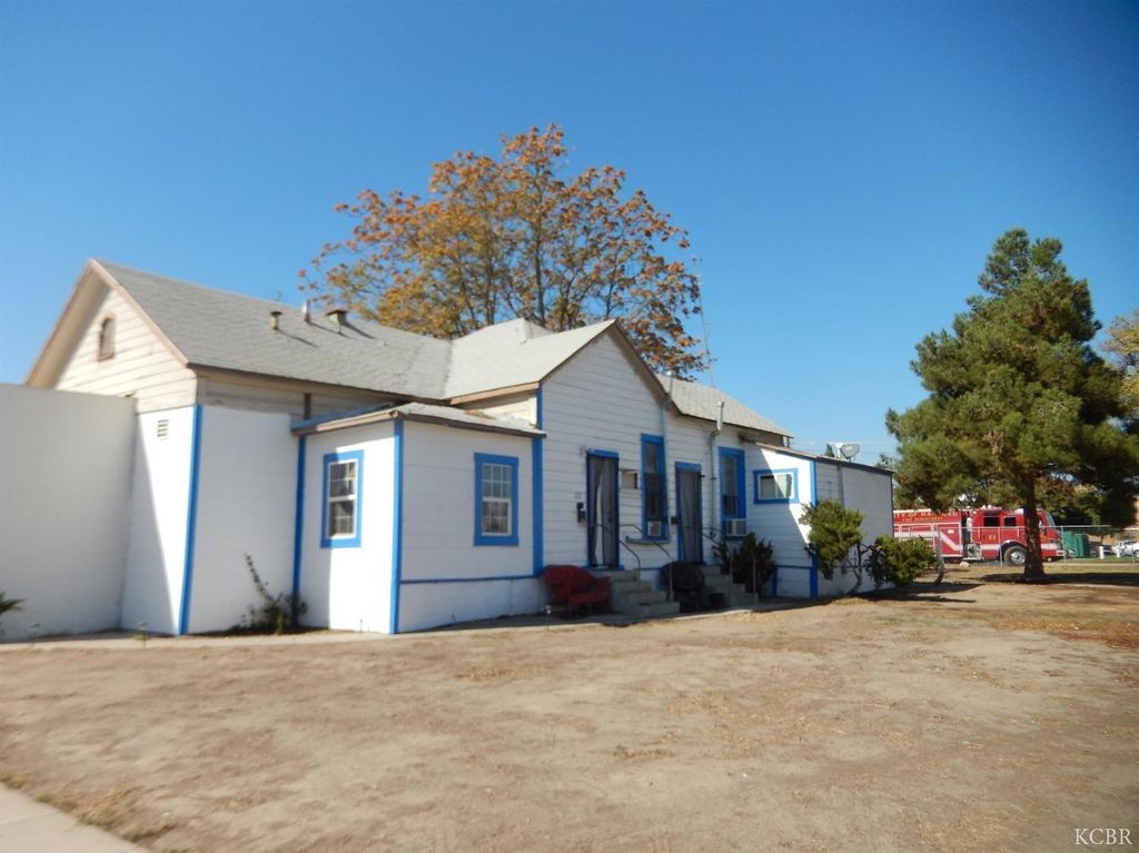 122 E Eighth Street, Hanford, CA 93230