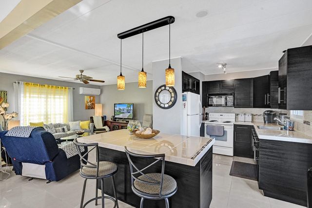 2301 SW 86th Terrace, Davie, FL 33324