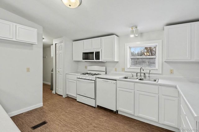 1295 W Cook Road, Mundy Township, MI 48439