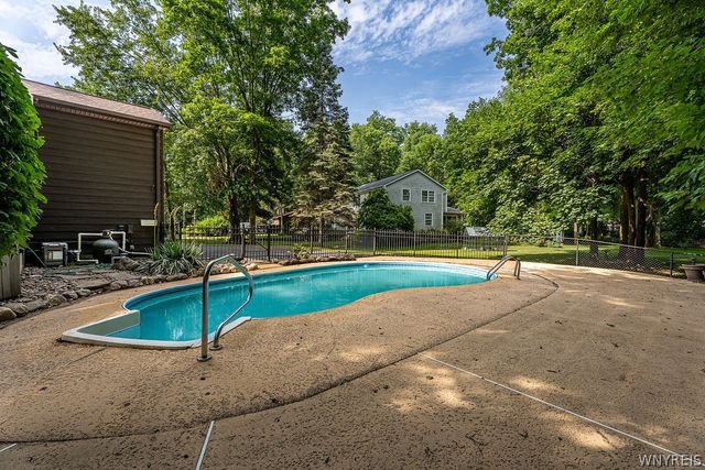 4700 Pine Manor, Clarence, NY 14031