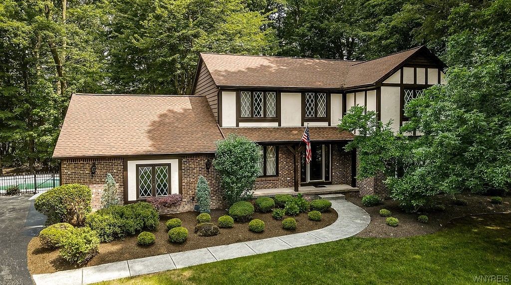 4700 Pine Manor, Clarence, NY 14031