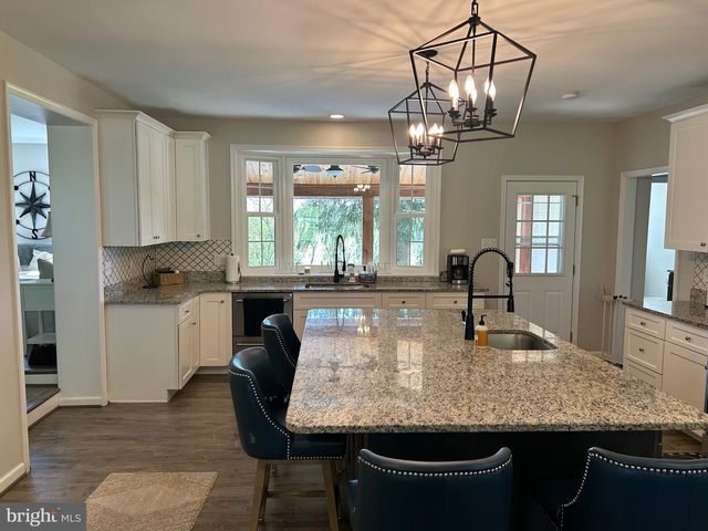 8730 MAPLEVILLE, Mount Airy, MD 21771