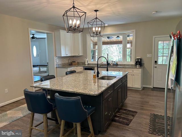 8730 MAPLEVILLE, Mount Airy, MD 21771