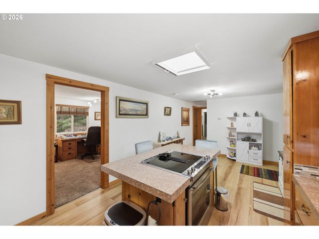 1623 LINCOLN St, North Bend, OR 97459