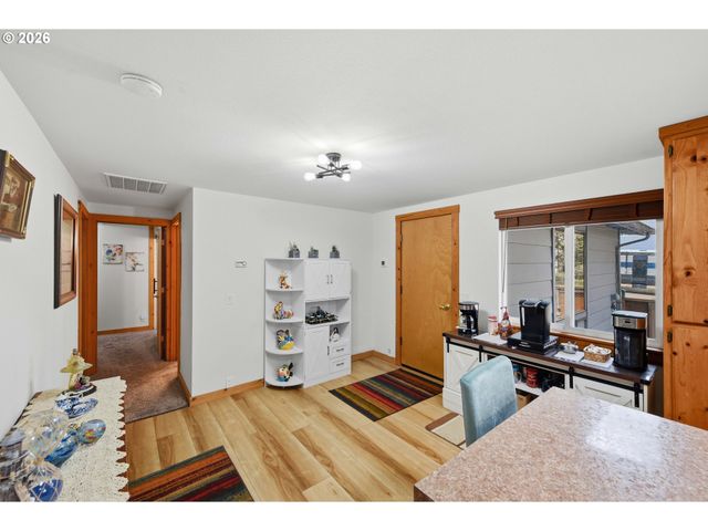 1623 LINCOLN St, North Bend, OR 97459