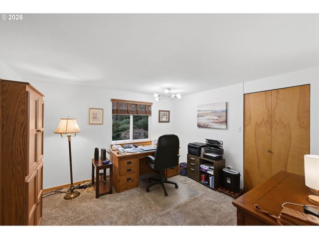 1623 LINCOLN St, North Bend, OR 97459