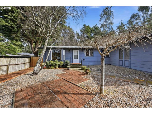 1623 LINCOLN St, North Bend, OR 97459