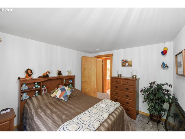 1623 LINCOLN St, North Bend, OR 97459