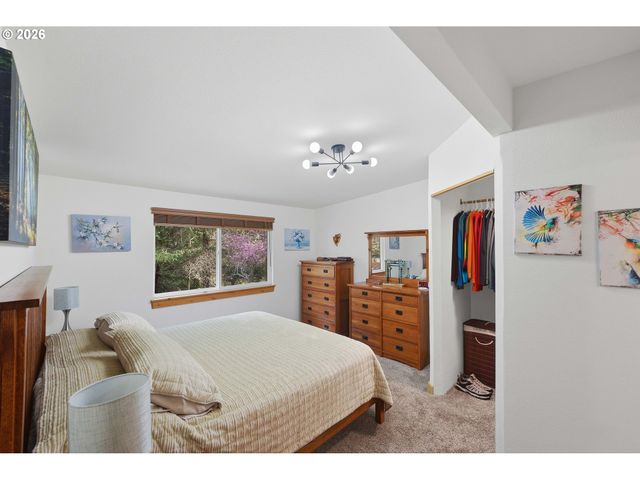 1623 LINCOLN St, North Bend, OR 97459