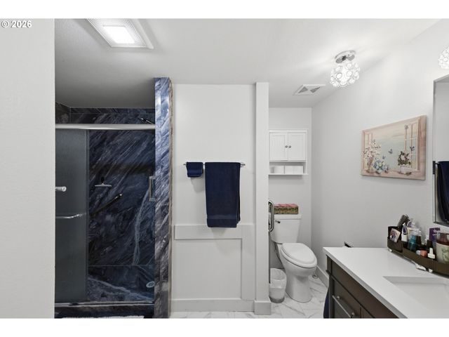 1623 LINCOLN St, North Bend, OR 97459