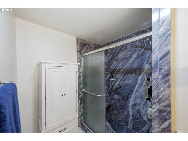 1623 LINCOLN St, North Bend, OR 97459