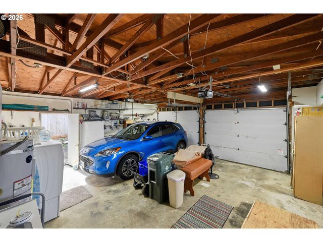 1623 LINCOLN St, North Bend, OR 97459