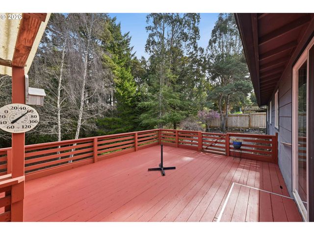 1623 LINCOLN St, North Bend, OR 97459