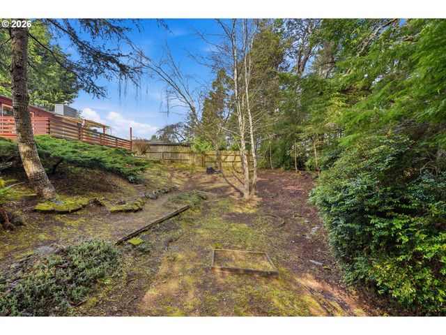 1623 LINCOLN St, North Bend, OR 97459