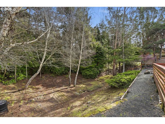 1623 LINCOLN St, North Bend, OR 97459