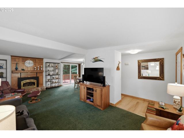 1623 LINCOLN St, North Bend, OR 97459