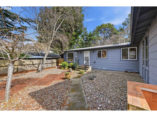 1623 LINCOLN St, North Bend, OR 97459