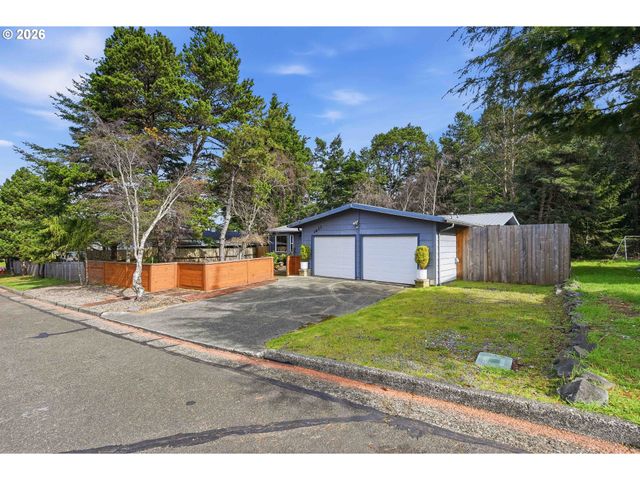 1623 LINCOLN St, North Bend, OR 97459