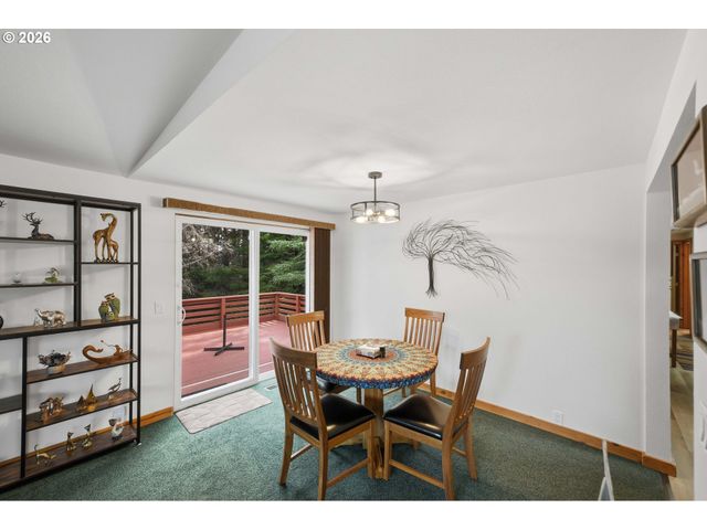 1623 LINCOLN St, North Bend, OR 97459