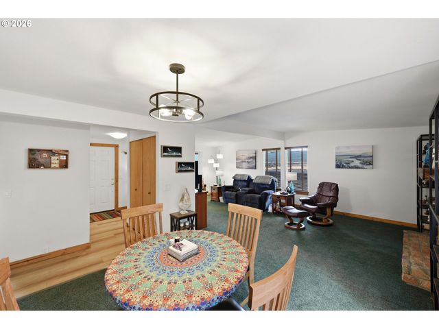 1623 LINCOLN St, North Bend, OR 97459