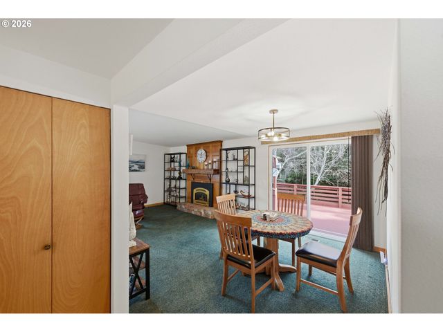 1623 LINCOLN St, North Bend, OR 97459