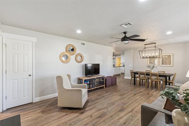 208 Country Club Terrace, Midwest City, OK 73110