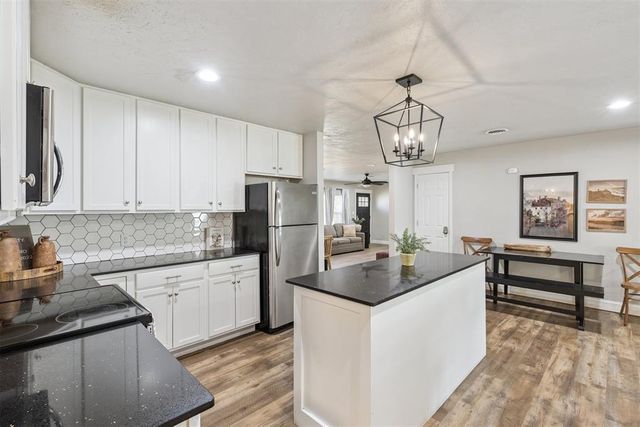 208 Country Club Terrace, Midwest City, OK 73110