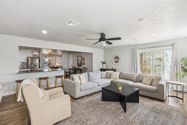 208 Country Club Terrace, Midwest City, OK 73110