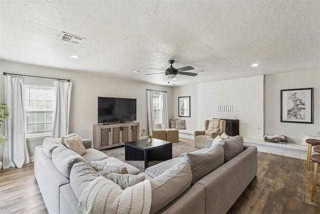 208 Country Club Terrace, Midwest City, OK 73110