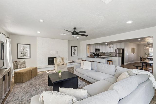 208 Country Club Terrace, Midwest City, OK 73110