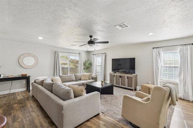 208 Country Club Terrace, Midwest City, OK 73110