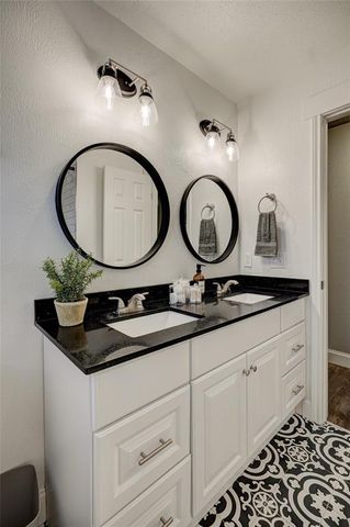 208 Country Club Terrace, Midwest City, OK 73110