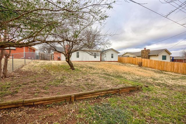208 Country Club Terrace, Midwest City, OK 73110