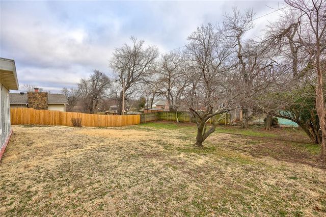 208 Country Club Terrace, Midwest City, OK 73110