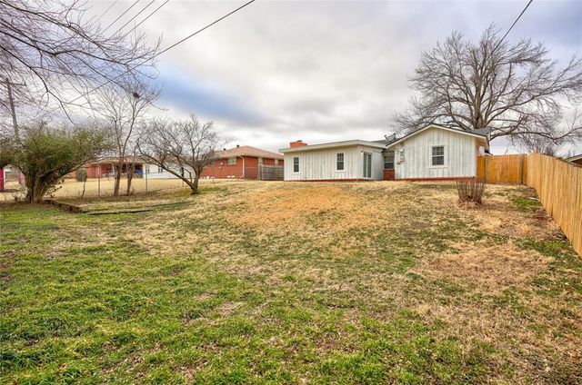 208 Country Club Terrace, Midwest City, OK 73110