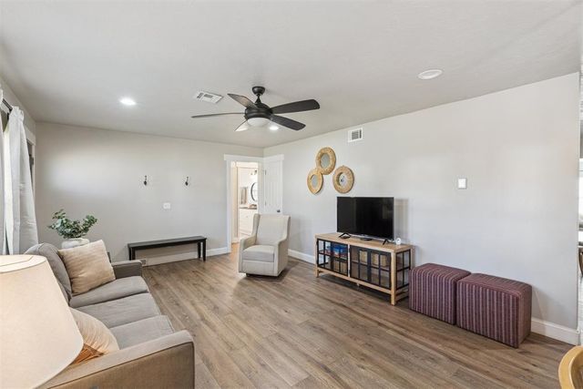 208 Country Club Terrace, Midwest City, OK 73110