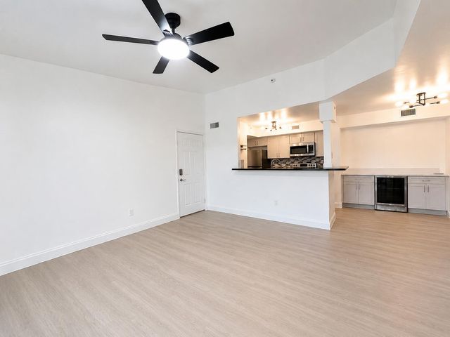 117 Yacht Club Way 307, Hypoluxo, FL 33462